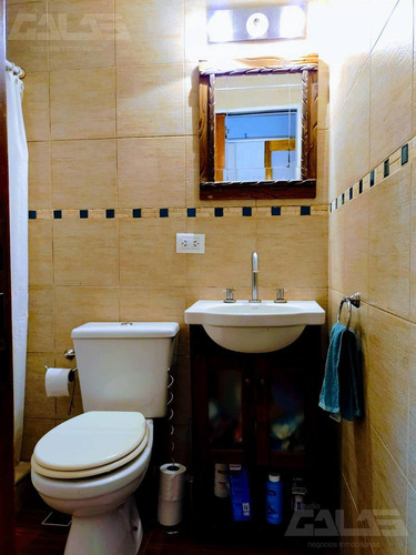 Moderna Propiedad De 3 Ambientes En Villa Udaondo Con Espacioso Parque