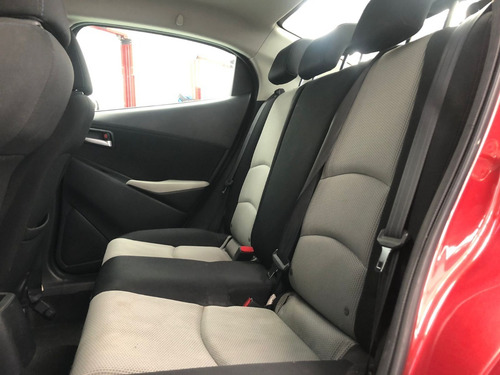 Imagen 8 de 14 de Toyota Yaris R 2016 Manual