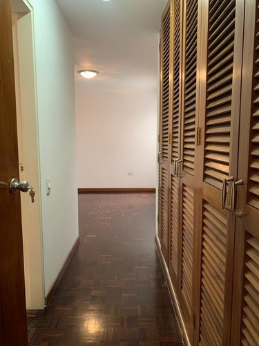Imagen 10 de 17 de Alquilo Apartamento 190m2 4h/3b/2p El Rosal 3237