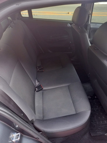 Imagem 9 de 18 de Volkswagen Voyage 2018 1.6 Msi Trendline Total Flex 4p