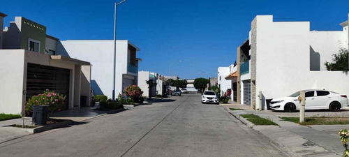 Imagen 2 de 22 de Bonita Casa En Renta