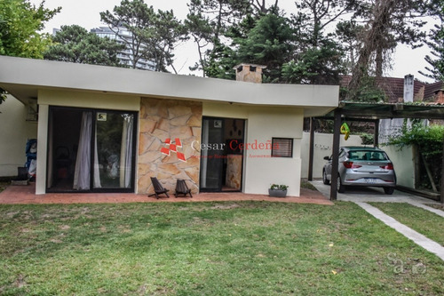 Casa En San Rafael, Punta Del Este, A Pocas Cuadras Del Mar- Ref: 1559