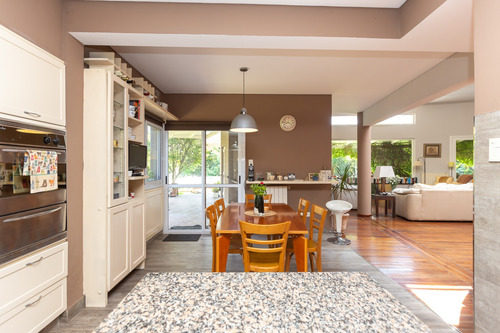 Venta Importante Casa 7 Ambientes En Abril Club De Campo.