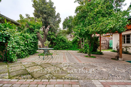 Excelente Ubicación, Casa En Venta En La Reina Cen...