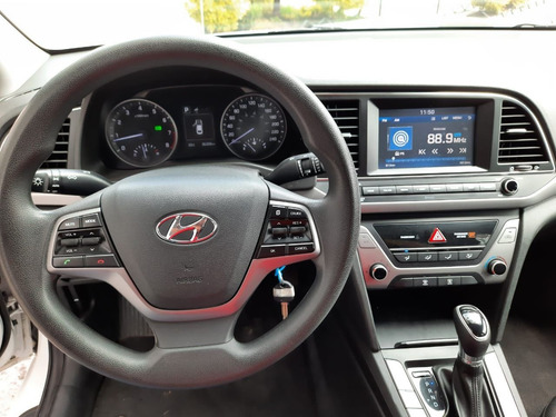 Imagen 11 de 15 de Hyundai Elantra 2018 2.0 Gls Premium At