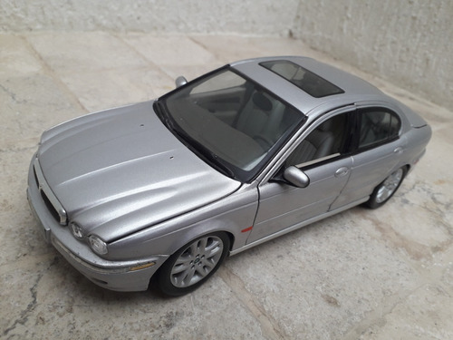 Carro De Colección Escala 1/18 Jaguar Xtype