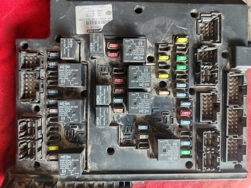 Módulo Porfa Fusibles A0660969012 Freightliner Cascadia 125 (Usado)