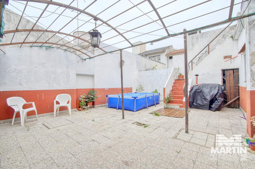 Casa De 4 Ambientes En Martínez Con Cochera Jardín Terraza Y Playroom.
