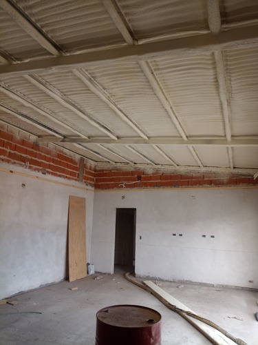 Imagen 2 de 4 de Aislacion De Poliuretano Expandido Proyectado