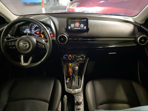 Imagen 22 de 25 de Mazda 2 Sedan