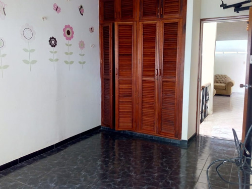 Imagen 9 de 9 de Se Vende Quinta En Altos De Paramillo. Urbanismo Privado