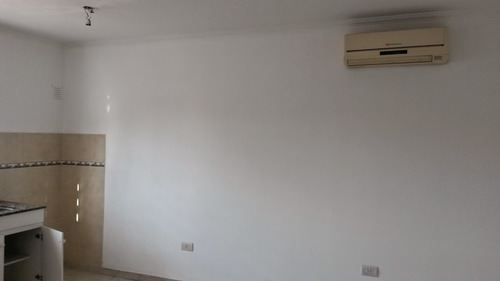 Particular Dueño Directo Alquilo Departamento De Un Dormitorio Con Amplio Placar , Muy Luminoso Y Ventilado