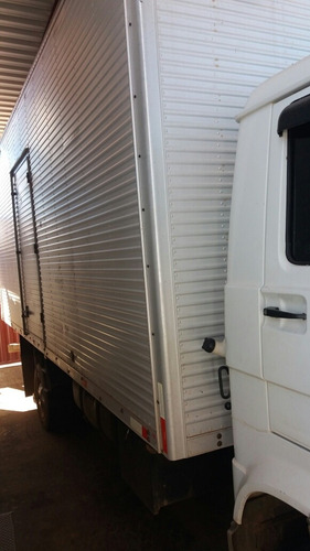 Imagem 2 de 8 de Volkswagen 8120