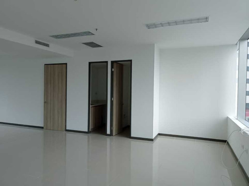 Venta Oficina Excelente Centro Empresarial Country, Barranquilla