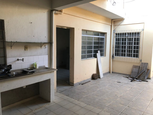 Excelente Casa Com Edícula De Dois Andares Nos Fundos