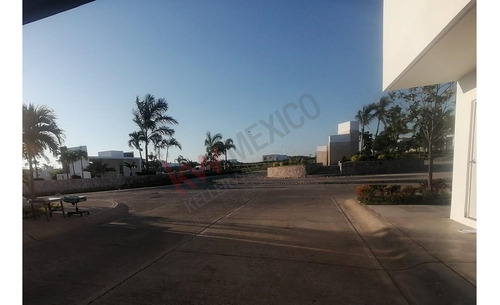 Terreno En Venta En Privada Coto Platino Norte Con Alberca, Casa Club, Areas Deportivas Con Segur...