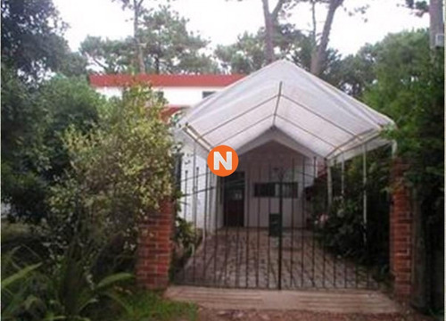 Casa En Venta Y Alquiler, Mansa, Punta Del Este, 4 Dormitorios.- Ref: 204928