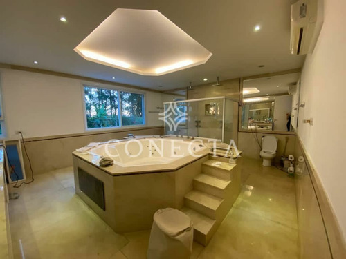 Imagem 19 de 30 de Tamboré 01 | Casa Alto Padrão | 5 Suítes | A Venda | Amplo Living | Salão De Festas | Fino Acabamento - Cnc1228
