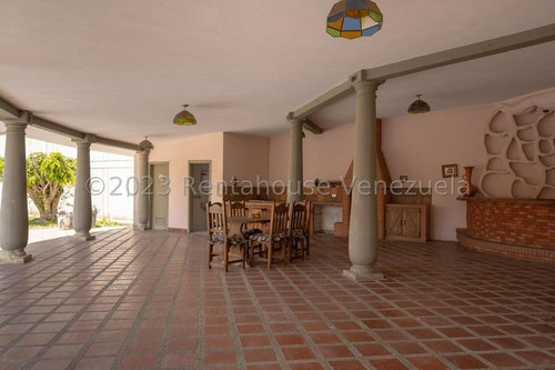 Casa En Venta Con Amplias Áreas Verdes Con Piscina Colinas De Carrizal, Carrizal Altos Mirandinos