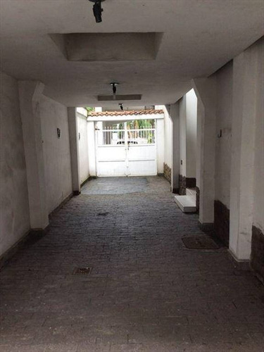 Imagem 12 de 26 de Sobrado Isolado À 20 Metros Do Centro Comercial De São Vicente 30 Metros Da Praia Com Hidromassagem King Size Churrasqueira Confira!!! - Hm1925