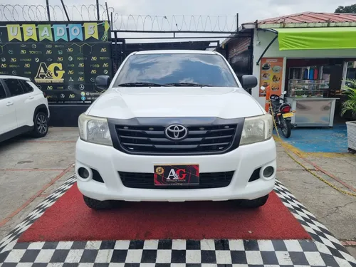 Toyota Hilux 2.7 MT 4X2