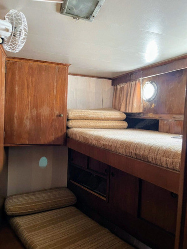 Crucero Plástico De 13,69 Mts. De Eslora Y 4,20 Mts. De Mang