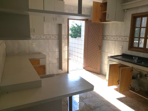 Sobrado Com 3 Moradias