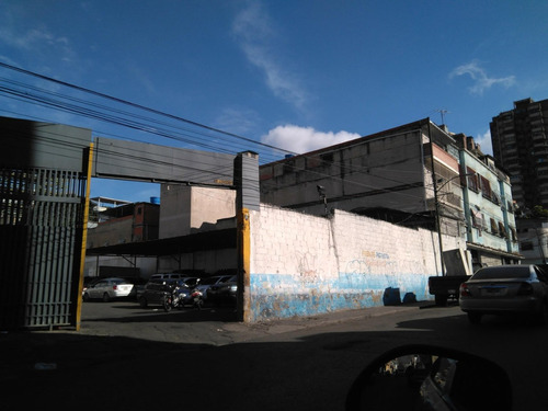 Terreno En Venta Urb. Catia Caracas. 24-8872 Yf