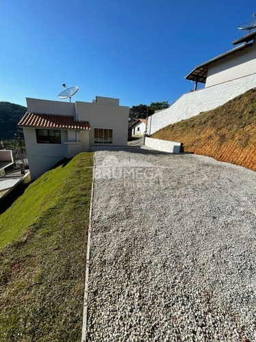 Imagem 1 de 4 de Casa Com Amplo Espaço Externo - 4295