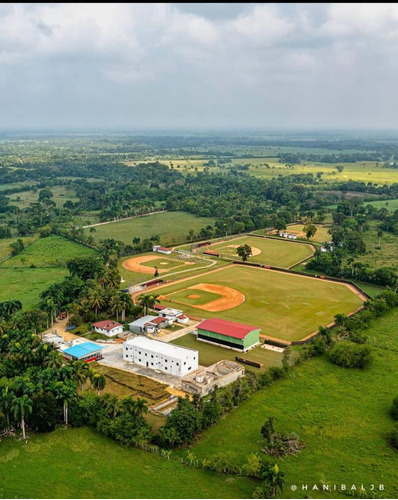 Campo De Beisbol De Venta En Santo Domingo 