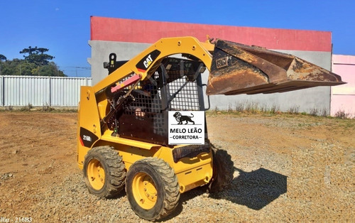 Imagem 6 de 7 de Mini Carregadeira Caterpillar 216 B3 - Ano 2015