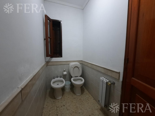 Venta De Casa 5 Ambientes Con Cochera Y Quincho En Bernal