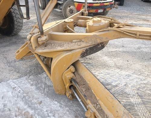 Imagen 12 de 14 de Motoconformadora Caterpillar 140 H_año 2005