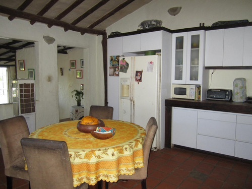 Imagen 4 de 12 de Bella Casa De Arquitectura Colonial Con Ambiente De Montaña