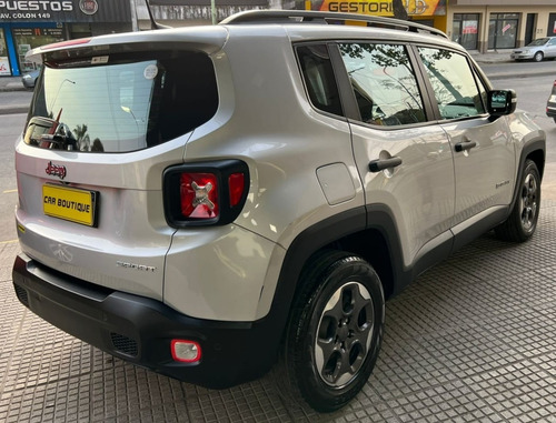 Imagen 4 de 15 de Jeep Renegade 2017 Sport 1.8 Plus