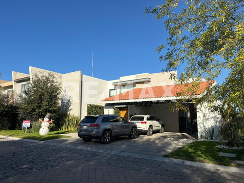 Casa En Renta En Fraccionamiento Campanario