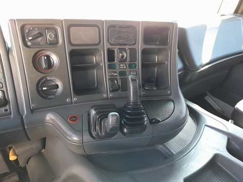 Imagen 9 de 15 de Scania P330 Tractor 6x2