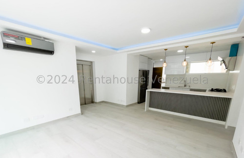 Ss: Vende Apartamento 24-23372 En Solar Del Hatillo De 114 M2, 3h/3b/2pe