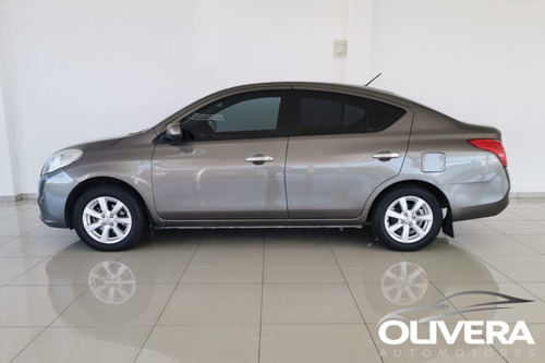 Nissan Versa Extra Full
