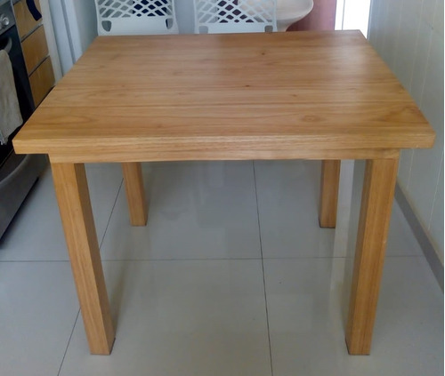 Mesa De Madera Barnizada - Seminueva