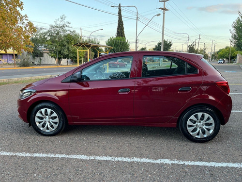 Imagen 8 de 12 de Chevrolet Onix 1.4 Lt L/17 2018