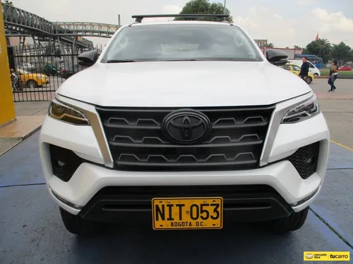 Toyota Fortuner Black Edition 4x2 2.4cc At Aa