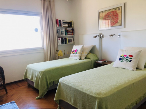 Apartamento En Alquiler En La Peninsula, De 2 Dormitorios, 2 Baños, Cocina Integrada, Living-comedor.-ref:2273