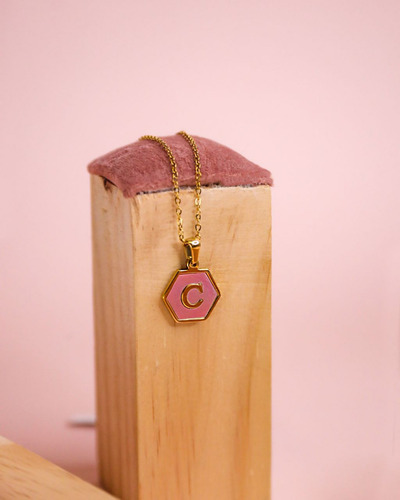 Collar Letra C