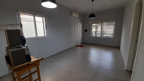 Alquiler Casa En Malaver Zona Residencial Con Entrada De Auto.