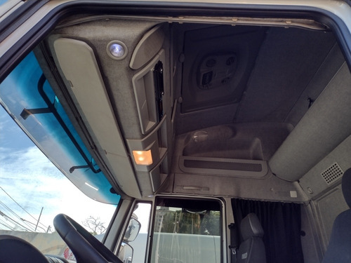 Imagem 10 de 15 de Iveco Tector 240e28 Bitruck 2013 Com Silo