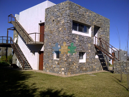 Venta Casa 3 Dormitorios Country Privado  - Ref : Eqp4395