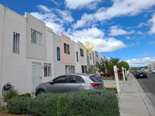 Casa En Venta De 2 Recámaras En Ciudad Del Sol Queretaro