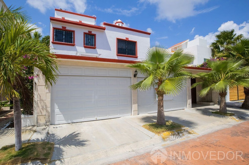 Casa · 4 Recámaras · Alberca · Centro · Sm12 · 350m2