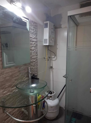Apto 2 Dormitorios 8vo Piso, Excelente Ubicación